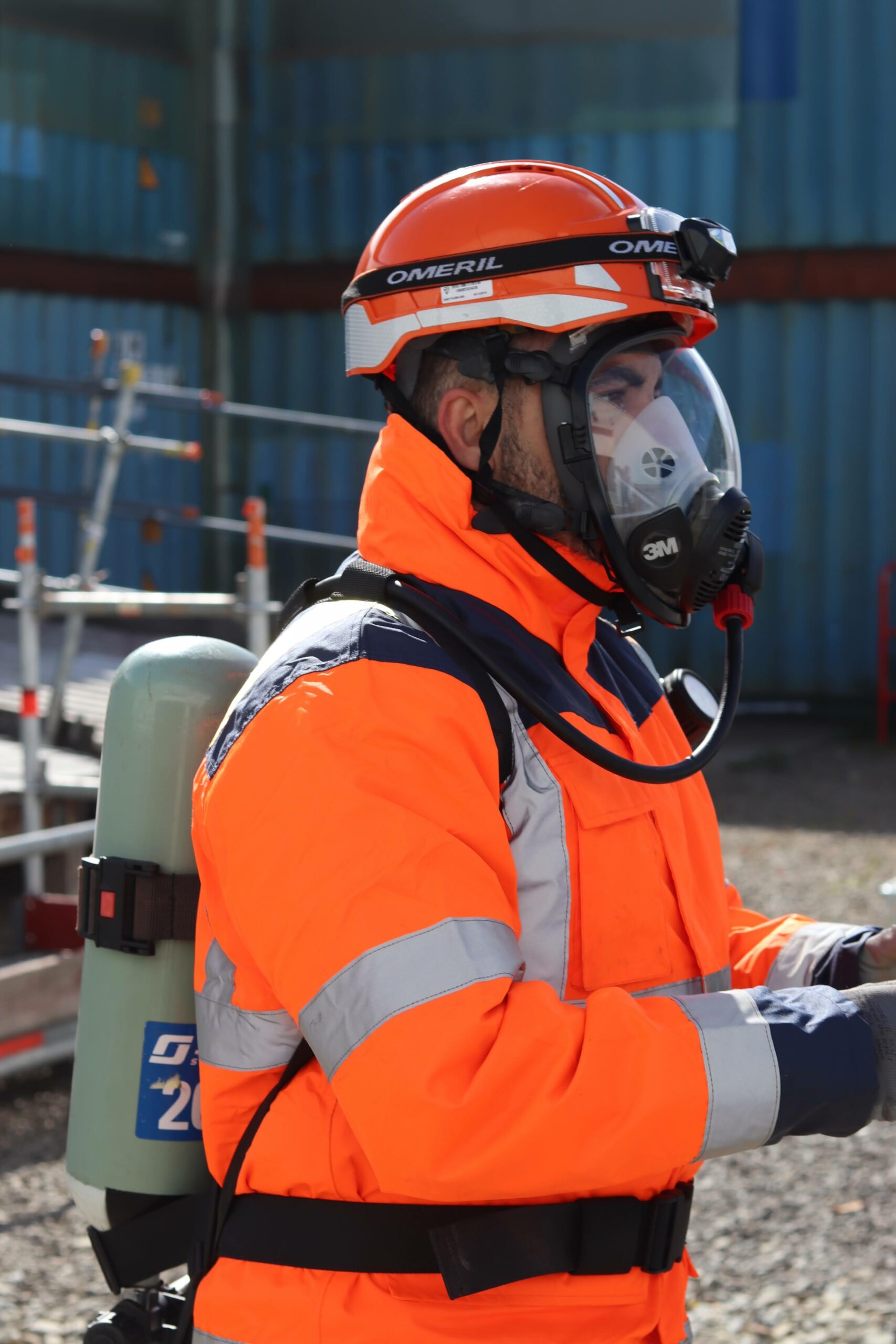 Personnel portant un équipement de protection des voies respiratoires